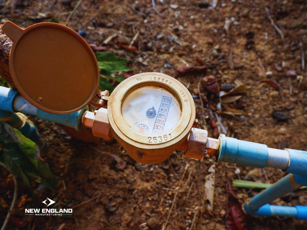 Image illustrating the working principle of a Thermal Mass Flow Meter, highlighting the heated sensor and temperature sensors.