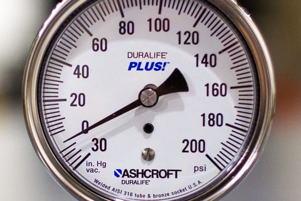 Ashcroft Duralife pressure gauge showing measurement in psi and in Hg