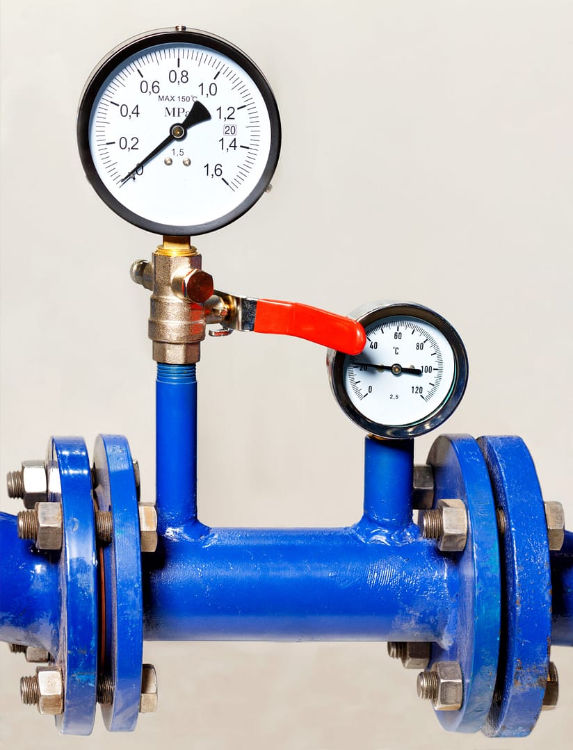 A flow meter attached to a pipe reflecting the measurements on it